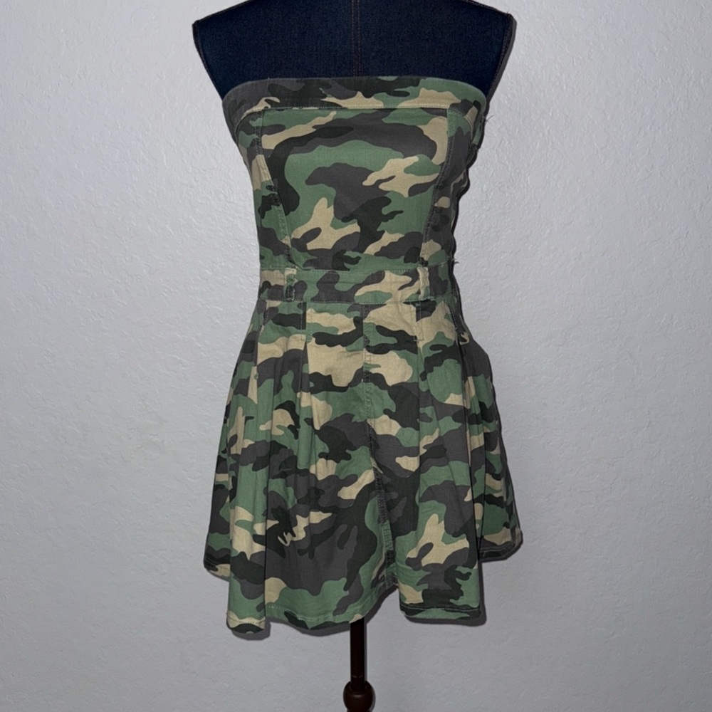 Forever 21 Black and Green Strapless Fit and Flare Sundress